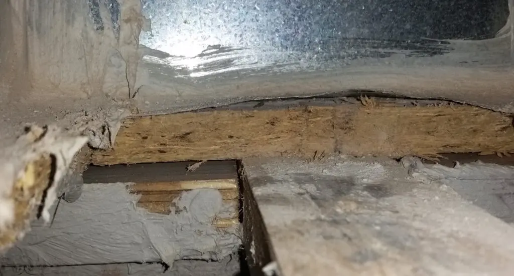 Poor mastic sealing of framed duct